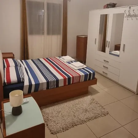 Spacious, One Bedroom Flat In An Amazing Location Lägenhet