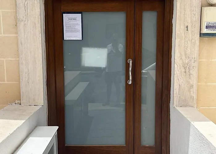 Apartment Spacious, One Bedroom Flat In An Amazing Location